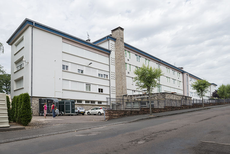 Externat  et  cuisine : façade antérieure, rue Rimey. © Mary Ruffinoni / Région Bourgogne-Franche-Comté, Inventaire du patrimoine - 2014