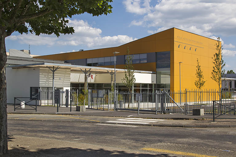 Vesoul : entrée du lycée professionnel Pontarcher. © Sonia Dourlot / Région Bourgogne-Franche-Comté, Inventaire du patrimoine - 2014