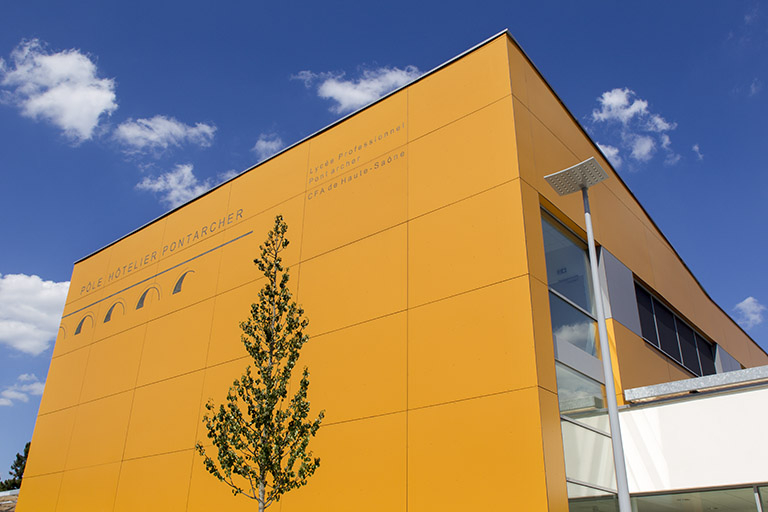 Détail du pignon d'entrée-sud. © Sonia Dourlot / Région Bourgogne-Franche-Comté, Inventaire du patrimoine - 2014