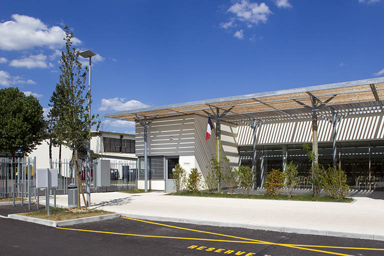 Détail de l'entrée sur la rue vue de la cour. © Sonia Dourlot / Région Bourgogne-Franche-Comté, Inventaire du patrimoine - 2014