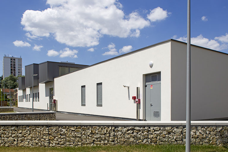 Façade sud du pôle hôtelier, vue de trois-quart sud-est. © Sonia Dourlot / Région Bourgogne-Franche-Comté, Inventaire du patrimoine - 2014