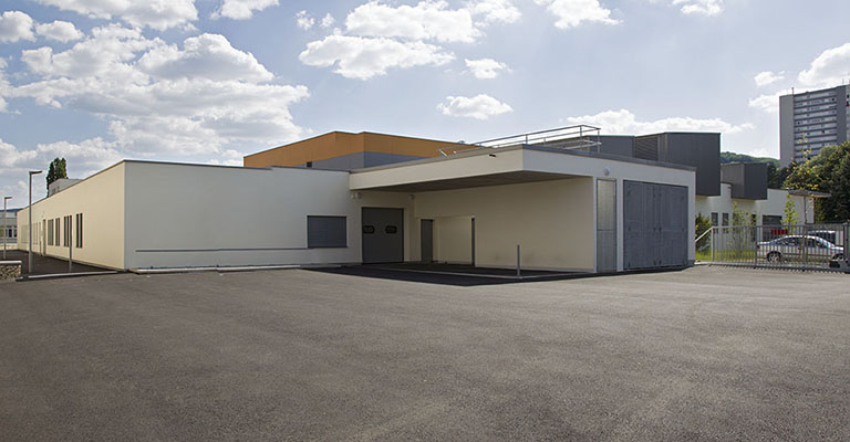 Façades postérieures du pôle hôtelier, vues de trois-quart nord-est. © Sonia Dourlot / Région Bourgogne-Franche-Comté, Inventaire du patrimoine - 2014