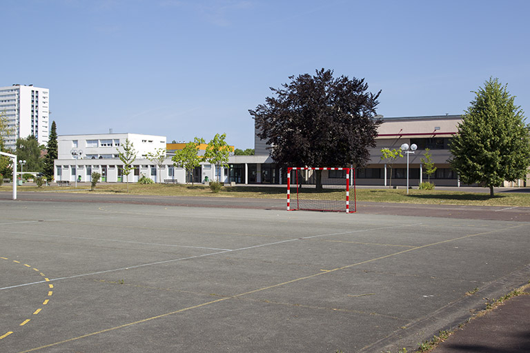 Vue du sud-est sur l'administration et l'externat. © Sonia Dourlot / Région Bourgogne-Franche-Comté, Inventaire du patrimoine - 2014