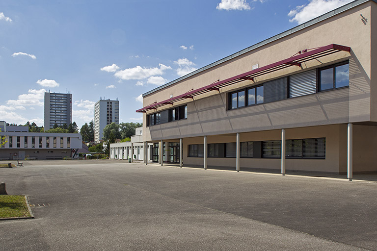 La cour vue de l'est. © Sonia Dourlot / Région Bourgogne-Franche-Comté, Inventaire du patrimoine - 2014