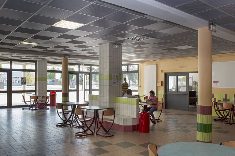 Dans le forum. © Sonia Dourlot / Région Bourgogne-Franche-Comté, Inventaire du patrimoine - 2014