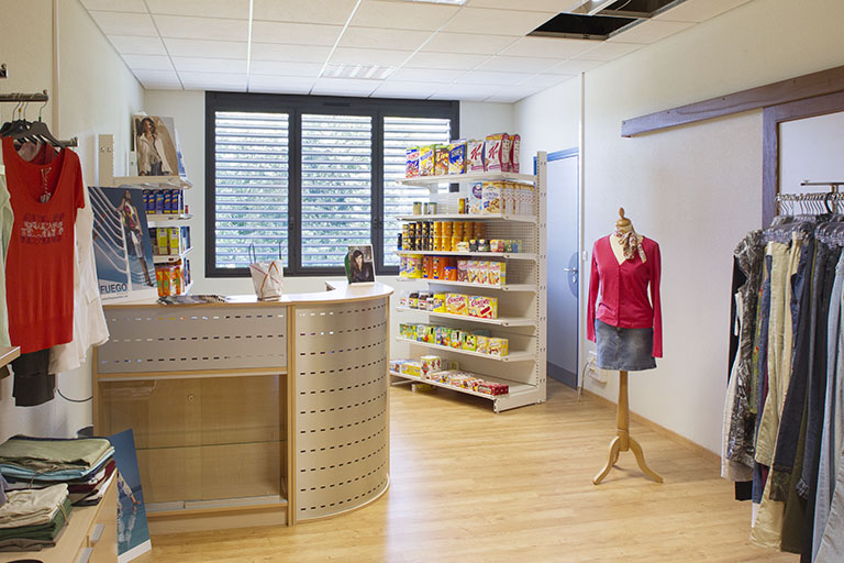 Salle de cours et d'exercice des formations aux relations clients et usagers. © Sonia Dourlot / Région Bourgogne-Franche-Comté, Inventaire du patrimoine - 2014