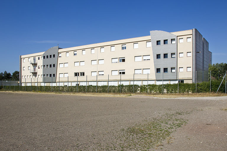 Façade est et pignon nord de l'internat. © Sonia Dourlot / Région Bourgogne-Franche-Comté, Inventaire du patrimoine - 2014