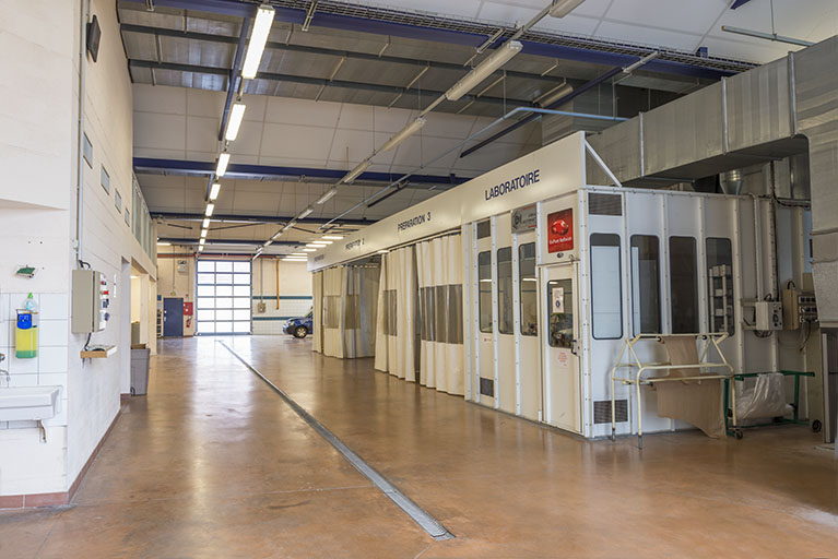 Vue intérieure de l'atelier peinture. © Mary Ruffinoni / Région Bourgogne-Franche-Comté, Inventaire du patrimoine - 2014