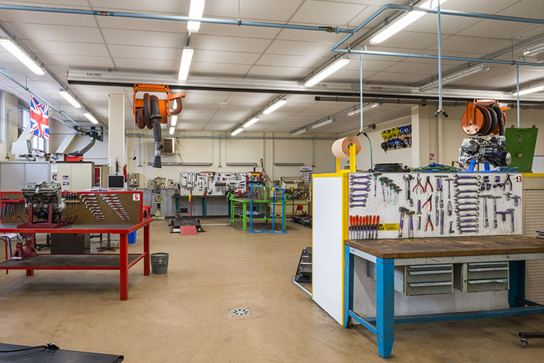 Vue intérieure d'atelier mécanique cycles. © Mary Ruffinoni / Région Bourgogne-Franche-Comté, Inventaire du patrimoine - 2014