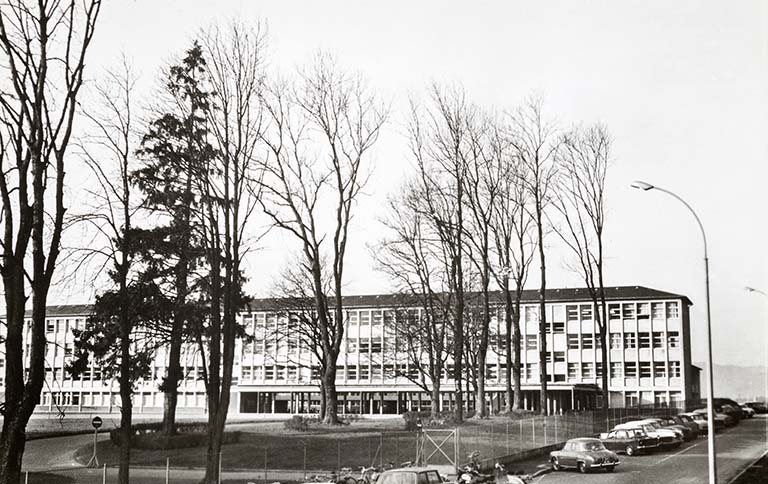 Vue du lycée durant les années 1960. © Jérôme  Mongreville (reproduction) / Région Bourgogne-Franche-Comté, Inventaire du patrimoine - 2014