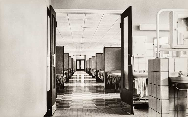 Un internat du lycée durant les années 1960. © Jérôme  Mongreville (reproduction) / Région Bourgogne-Franche-Comté, Inventaire du patrimoine - 2014