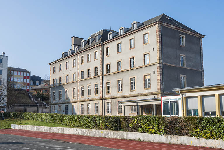 Stade, escalier jouxtant l'internat, angle sud-est du petit lycée. © Mary Ruffinoni / Région Bourgogne-Franche-Comté, Inventaire du patrimoine - 2014