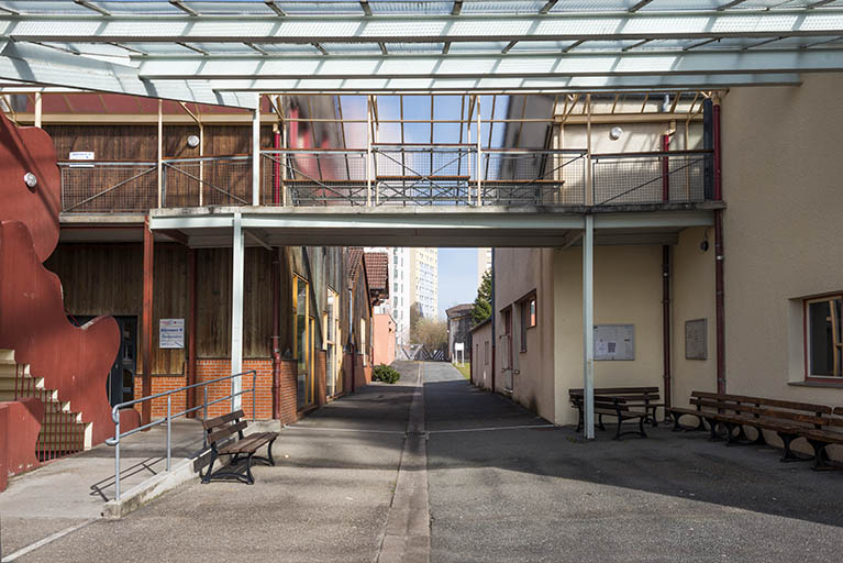 Rue intérieure vers l'est, donnant rue de Zaporojie. © Mary Ruffinoni / Région Bourgogne-Franche-Comté, Inventaire du patrimoine - 2014