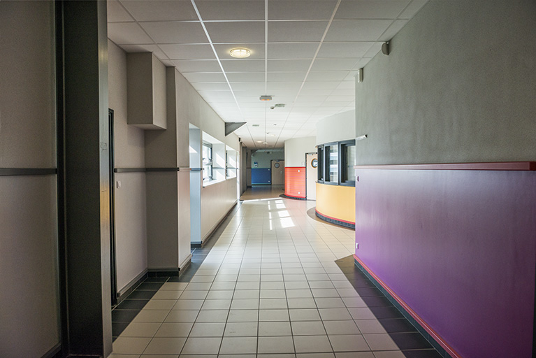 Circulation intérieure dans l'atelier mécanique. © Mary Ruffinoni / Région Bourgogne-Franche-Comté, Inventaire du patrimoine - 2014