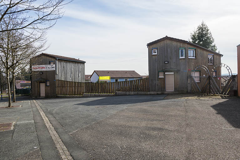 Deux logements orientaux du lycée vus depuis la rue de Zaporojie. © Mary Ruffinoni / Région Bourgogne-Franche-Comté, Inventaire du patrimoine - 2014
