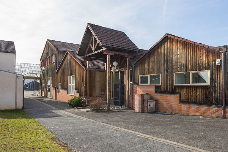 Façades sud de la restauration bordant la rue intérieure vers l'est. © Mary Ruffinoni / Région Bourgogne-Franche-Comté, Inventaire du patrimoine - 2014