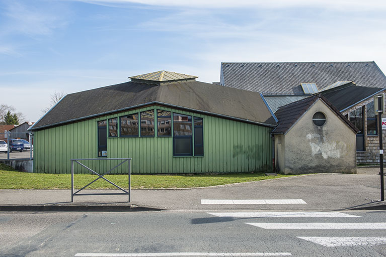 Vue des façades nord des ateliers entre les deux entrées de la rue d'Alembert. © Mary Ruffinoni / Région Bourgogne-Franche-Comté, Inventaire du patrimoine - 2014