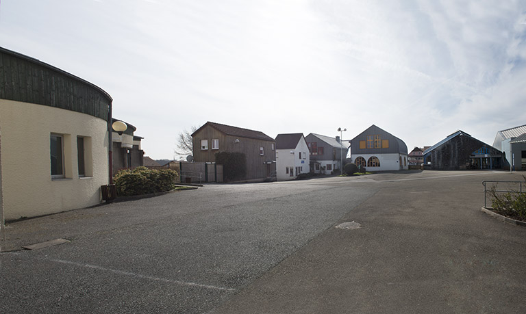 La place vue de l'est. © Mary Ruffinoni / Région Bourgogne-Franche-Comté, Inventaire du patrimoine - 2014
