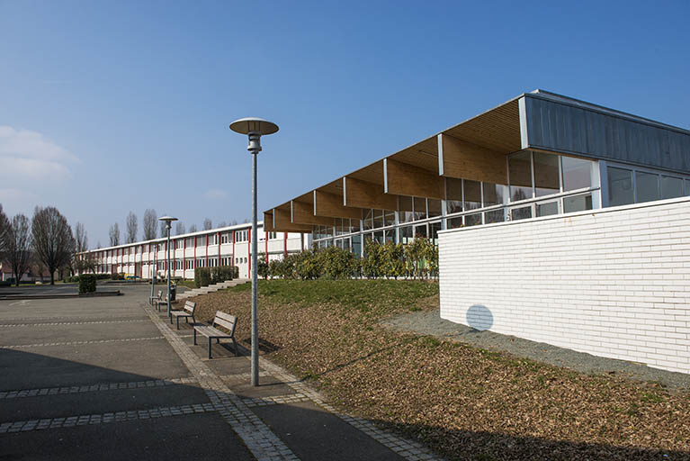 Façade sud de la cantine et de l'externat sud. © Mary Ruffinoni / Région Bourgogne-Franche-Comté, Inventaire du patrimoine - 2014
