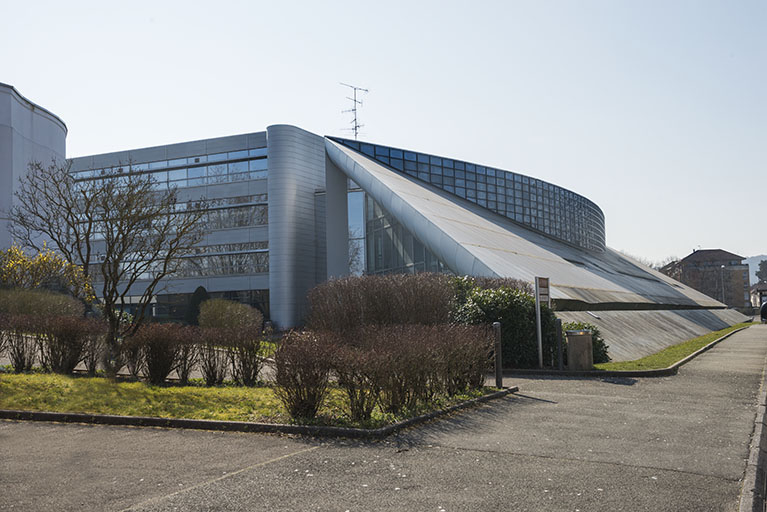 Façade sur rue, angle nord-est du bâtiment socio-éducatif. © Mary Ruffinoni / Région Bourgogne-Franche-Comté, Inventaire du patrimoine - 2014