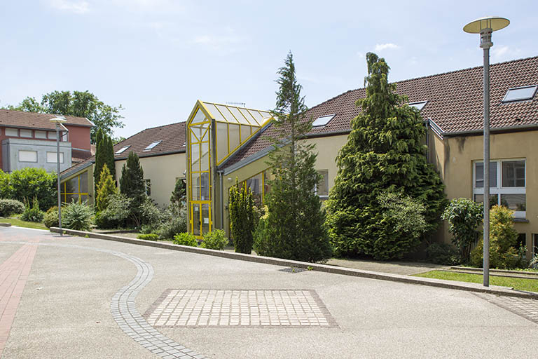 Façade est de l'externat bordant la cour à l'ouest. © Jérôme Mongreville / Région Bourgogne-Franche-Comté, Inventaire du patrimoine - 2014