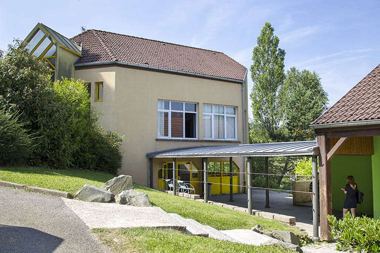 Liaison de la cantine à l'angle nord-est de l'externat sud-ouest. © Jérôme Mongreville / Région Bourgogne-Franche-Comté, Inventaire du patrimoine - 2014