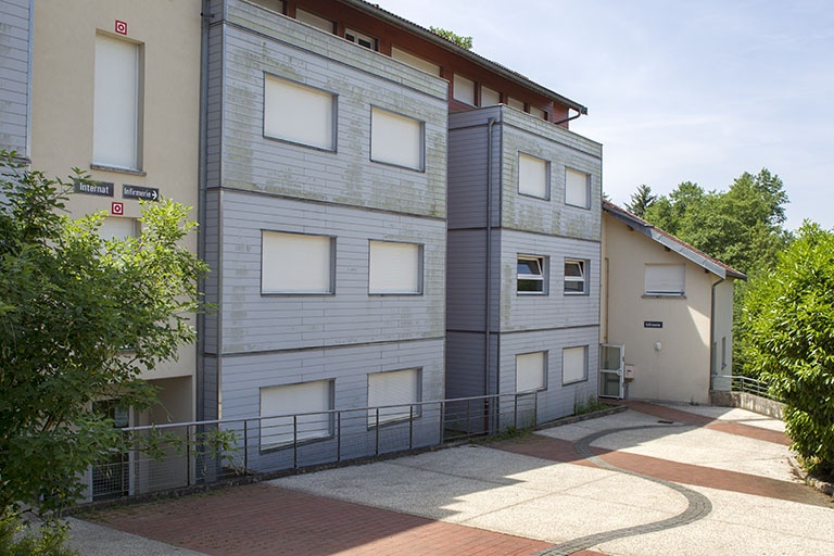 Détail des façades nord de l'aile sud de l'internat et de l'infirmerie. © Jérôme Mongreville / Région Bourgogne-Franche-Comté, Inventaire du patrimoine - 2014