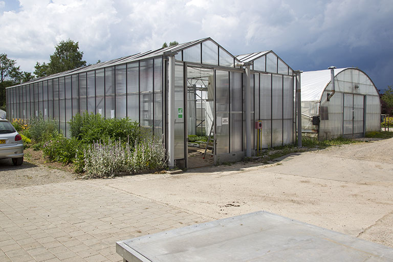 Serres au nord-ouest vues du sud-est. © Jérôme Mongreville / Région Bourgogne-Franche-Comté, Inventaire du patrimoine - 2014