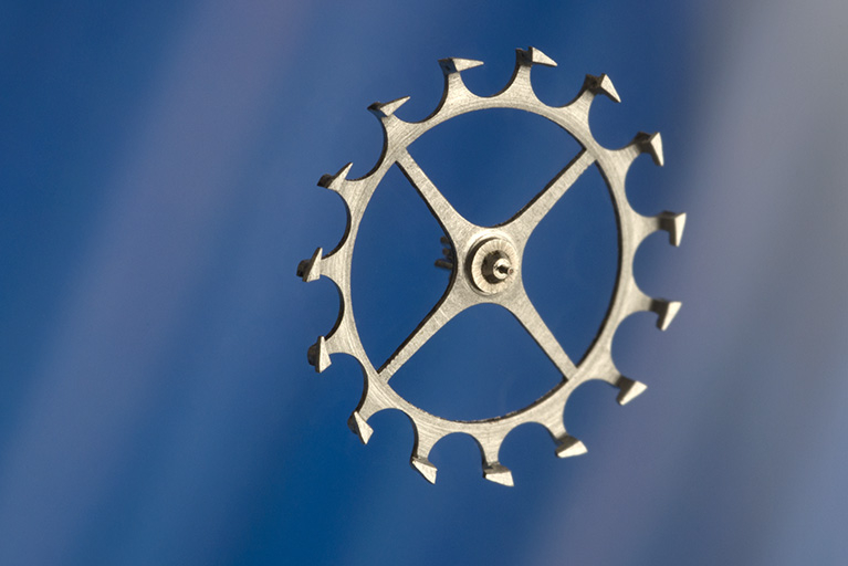 Echappement à cylindre : roue de cylindre, côté pivot. © Sonia Dourlot / Région Bourgogne-Franche-Comté, Inventaire du patrimoine - 2015