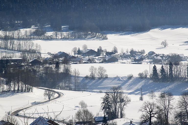 Hameau Chez le Roi, dans la neige. © Sonia Dourlot / Région Bourgogne-Franche-Comté, Inventaire du patrimoine - 2015