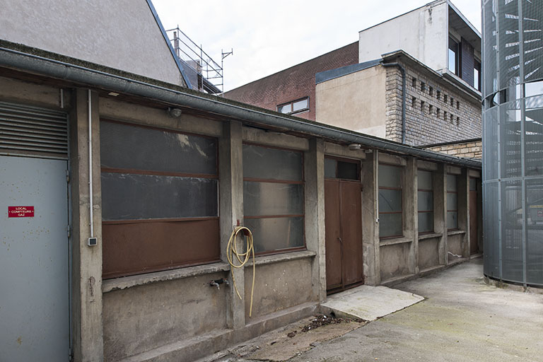 Edicule face à la façade sud du pavillon des officiers est. © Jérôme Mongreville / Région Bourgogne-Franche-Comté, Inventaire du patrimoine - 2015