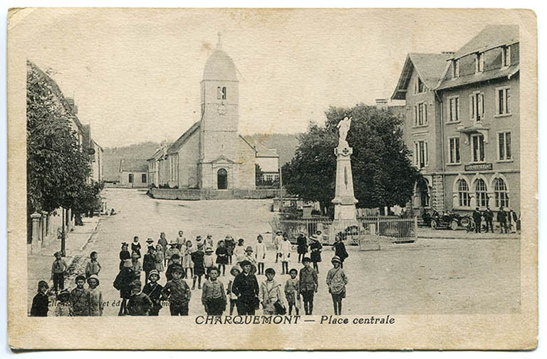 Charquemont - Place centrale, entre 1918 et 1923. © Laurent Poupard / Région Bourgogne-Franche-Comté, Inventaire du patrimoine - 2015 Charquemont - Place centrale, entre 1918 et 1923. © Laurent Poupard / Région Bourgogne-Franche-Comté, Inventaire du patrimoine - 2015