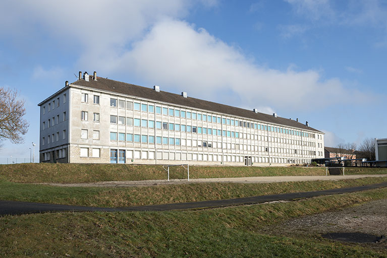 Vue de trois-quart est de la façade sud-est de l'internat de filles. © Mary Ruffinoni / Région Bourgogne-Franche-Comté, Inventaire du patrimoine - 2015