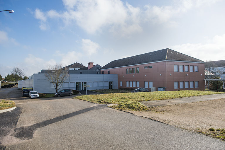 Vue de trois quart arrière ouest des services communs. © Mary Ruffinoni / Région Bourgogne-Franche-Comté, Inventaire du patrimoine - 2015
