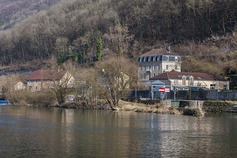 Vue d'ensemble depuis l'ouest. © Jérôme Mongreville / Région Bourgogne-Franche-Comté, Inventaire du patrimoine - 2015