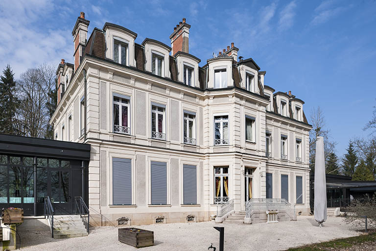 Logement patronal. Vue de trois quarts gauche. © Jérôme Mongreville / Région Bourgogne-Franche-Comté, Inventaire du patrimoine - 2015