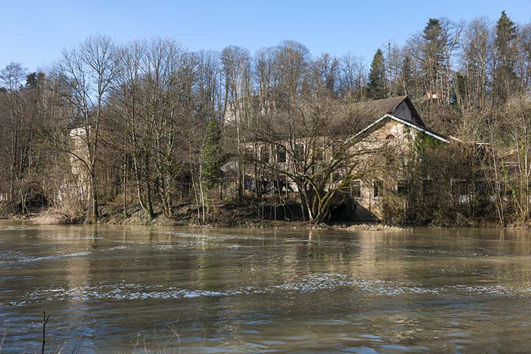 Bâtiments de la papeterie depuis la rive droite. © Jérôme Mongreville / Région Bourgogne-Franche-Comté, Inventaire du patrimoine - 2015
