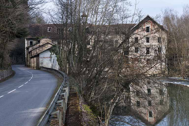 Vue d'ensemble depuis la route des papetiers, au sud. © Jérôme Mongreville / Région Bourgogne-Franche-Comté, Inventaire du patrimoine - 2015