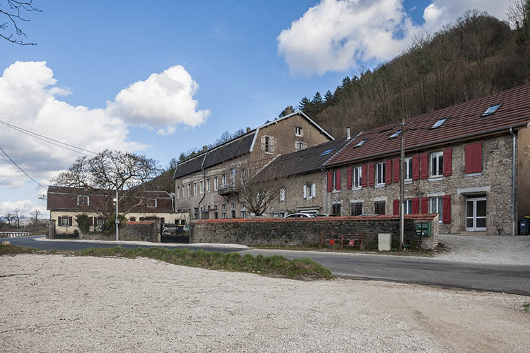 Vue d'ensemble depuis le sud-ouest. © Jérôme Mongreville / Région Bourgogne-Franche-Comté, Inventaire du patrimoine - 2015