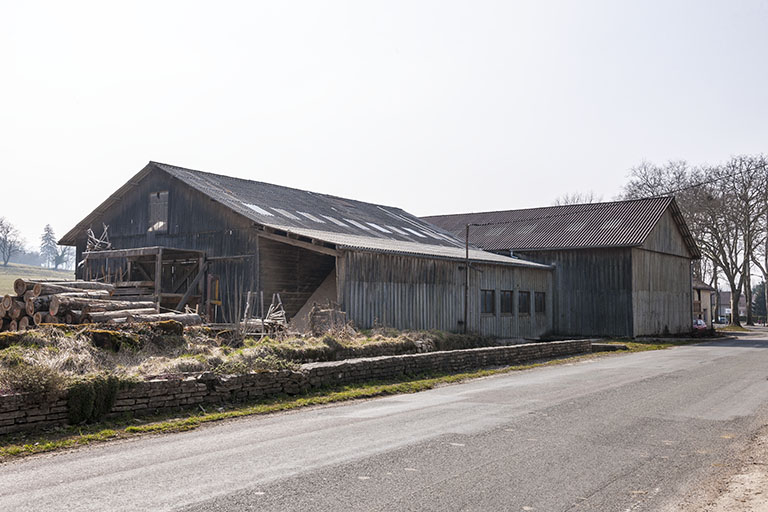 Atelier de sciage depuis le nord-est.  © Jérôme Mongreville / Région Bourgogne-Franche-Comté, Inventaire du patrimoine - 2015 Atelier de sciage depuis le nord-est.  © Jérôme Mongreville / Région Bourgogne-Franche-Comté, Inventaire du patrimoine - 2015
