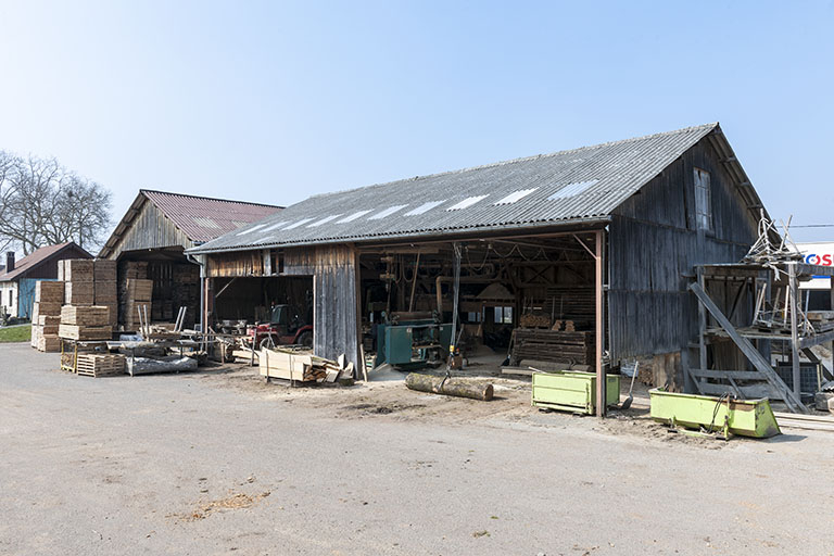 Atelier de sciage depuis le sud-est.  © Jérôme Mongreville / Région Bourgogne-Franche-Comté, Inventaire du patrimoine - 2015 Atelier de sciage depuis le sud-est.  © Jérôme Mongreville / Région Bourgogne-Franche-Comté, Inventaire du patrimoine - 2015