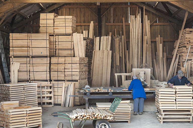 Mise sur palettes des palettes des pièces découpées. © Jérôme Mongreville / Région Bourgogne-Franche-Comté, Inventaire du patrimoine - 2015 Mise sur palettes des palettes des pièces découpées. © Jérôme Mongreville / Région Bourgogne-Franche-Comté, Inventaire du patrimoine - 2015