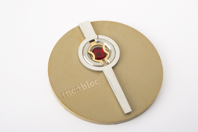 Maquette d'amortisseur de chocs Incabloc. © Sonia Dourlot / Région Bourgogne-Franche-Comté, Inventaire du patrimoine - 2015