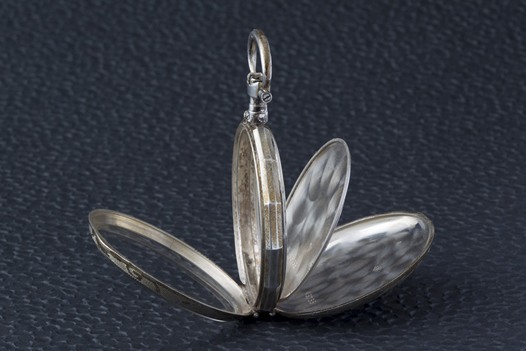 Boîte de la société Lévy Frères : vue de profil. © Sonia Dourlot / Région Bourgogne-Franche-Comté, Inventaire du patrimoine - 2015