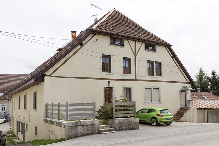 Vue d'ensemble, depuis le nord (façades antérieure et latérale gauche). © Sonia Dourlot / Région Bourgogne-Franche-Comté, Inventaire du patrimoine - 2015