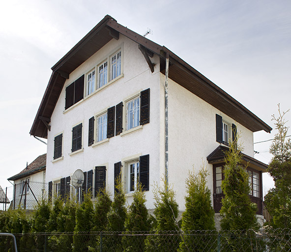 Vue d'ensemble, depuis l'est (façades postérieure et latérale gauche). © Sonia Dourlot / Région Bourgogne-Franche-Comté, Inventaire du patrimoine - 2015 Vue d'ensemble, depuis l'est (façades postérieure et latérale gauche). © Sonia Dourlot / Région Bourgogne-Franche-Comté, Inventaire du patrimoine - 2015