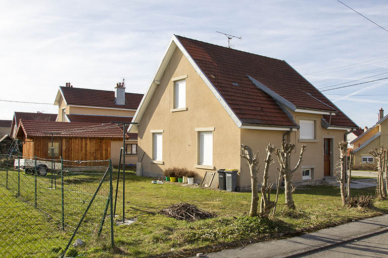 Façades latérale gauche et postérieure. © Sonia Dourlot / Région Bourgogne-Franche-Comté, Inventaire du patrimoine - 2015