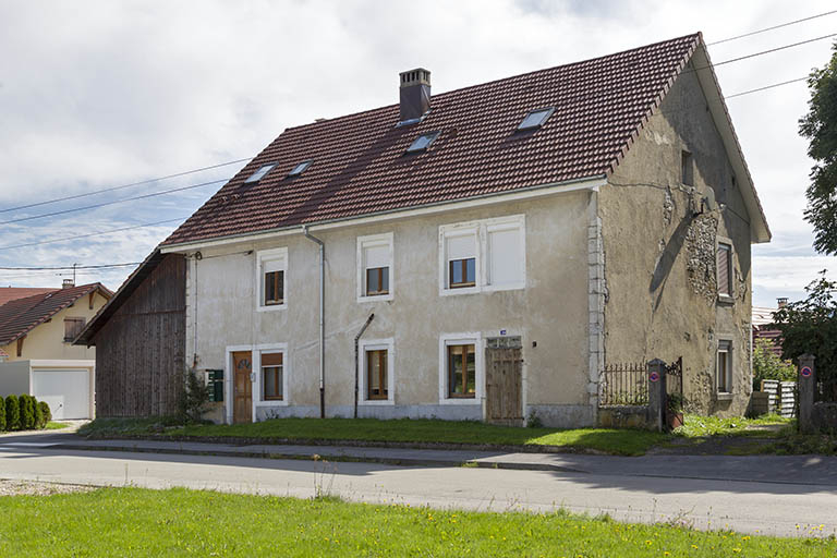Façades antérieure et latérale droite. © Sonia Dourlot / Région Bourgogne-Franche-Comté, Inventaire du patrimoine - 2015