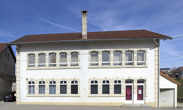 Une usine du début du 20e siècle (vers 1900-1902) : usine de montres et de roues de cylindre puis d'ancre Walcker (11 rue de l'Eglise). © Sonia Dourlot / Région Bourgogne-Franche-Comté, Inventaire du patrimoine - 2015 Une usine du début du 20e siècle (vers 1900-1902) : usine de montres et de roues de cylindre puis d'ancre Walcker (11 rue de l'Eglise). © Sonia Dourlot / Région Bourgogne-Franche-Comté, Inventaire du patrimoine - 2015
