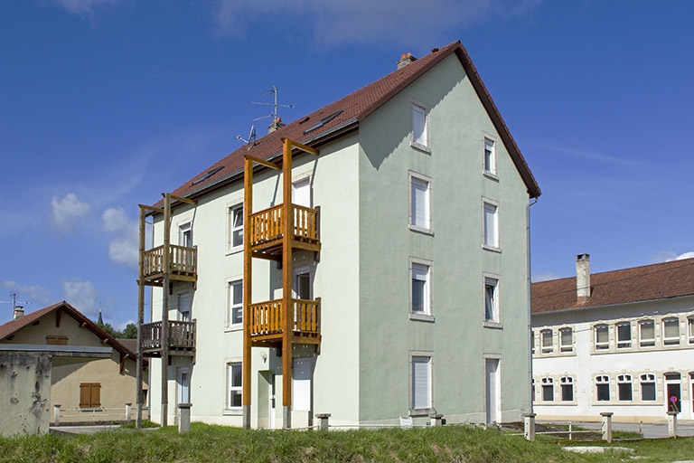 Façades postérieure et latérale gauche. © Sonia Dourlot / Région Bourgogne-Franche-Comté, Inventaire du patrimoine - 2015